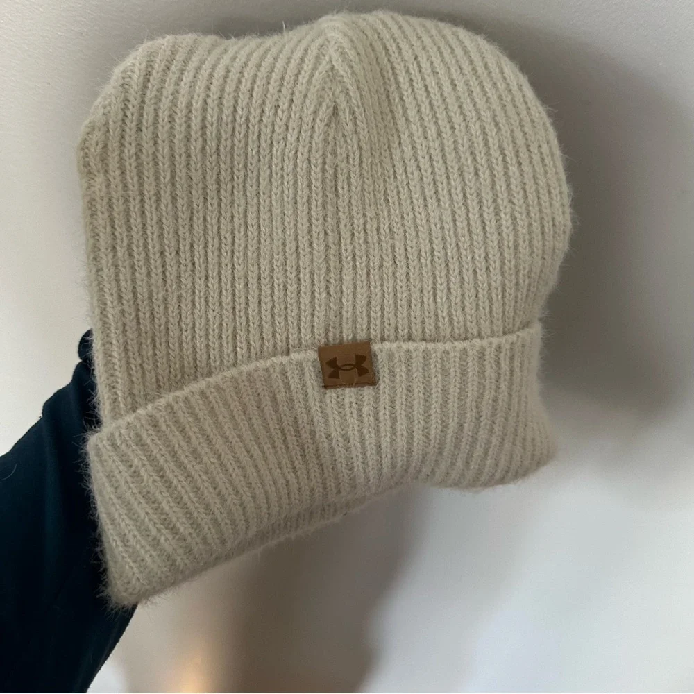 NWT Under Armor Rose Cuffed Beanie
